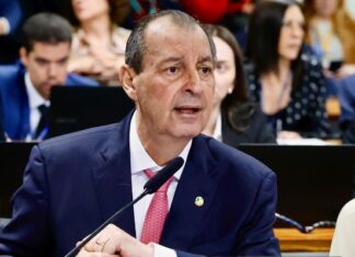 Omar Aziz critica quem trabalha contra o Brasil dentro do governo e cobra celeridade para derrubar vetos que prejudicam a BR-319