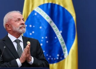 Lula lança plano de R$ 30 bilhões para enfrentar tarifaço de Trump