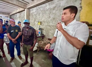 Maria do Carmo e Rosses oferecem orientação jurídica a ambulantes vítimas de operação no Centro de Manaus