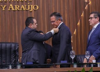 Presidente Roberto Cidade destaca contribuições do ministro Mauro Campbell e do juiz Lizandro Garcia para o Judiciário brasileiro, durante outorga da Medalha Ruy Araújo
