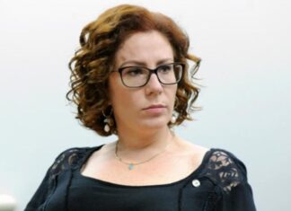 Mesmo após passar mal, Zambelli seguirá presa na Itália