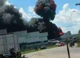 VÍDEO: Corpo de Bombeiros combate incêndio em fábrica de automóveis no Distrito Industrial II
