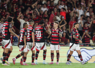 Flamengo domina Estudiantes e larga na frente nas quartas da Libertadores