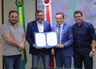 Governador Wilson Lima assina ordem de serviço para recuperação viária em Boca do Acre