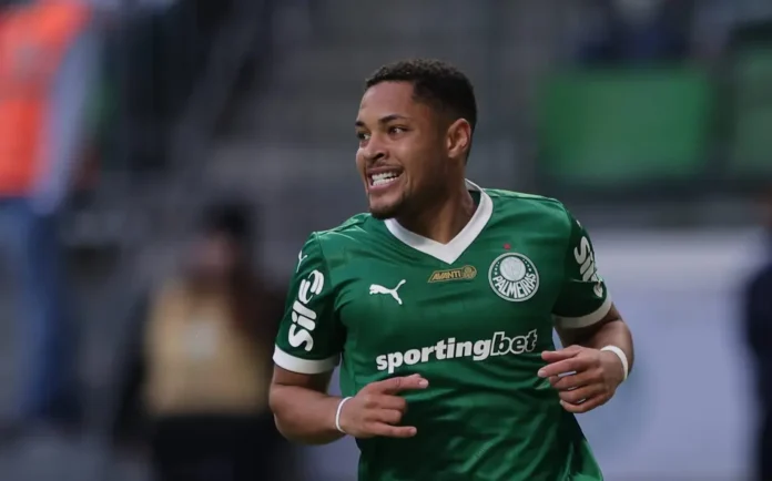 Vitor-Roque-Palmeiras-scaled-aspect-ratio-512-320