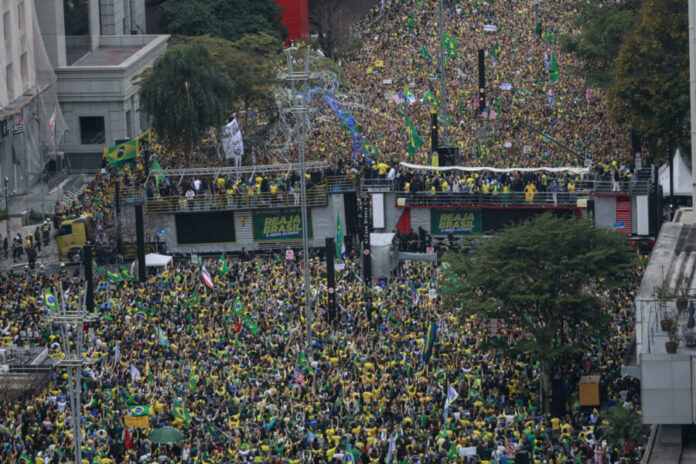 Seguidores de Bolsonaro protestan contra el Supremo y respaldan las sanciones de Trump