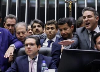 Nikolas Ferreira, Sóstenes Cavalcante e outros bolsonaristas recebem punições da Câmara