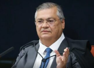 ‘Elefante pintado de azul e ninguém viu?’, diz Dino em referência ao Banco Master