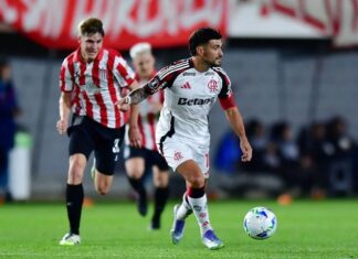 Flamengo perde no tempo normal, mas avança nos pênaltis para a semifinal da Libertadores