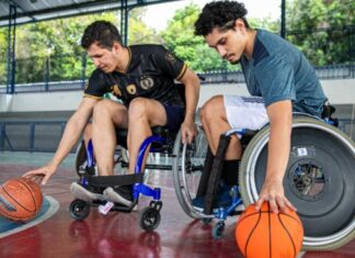 Inclusão na prática: curso de Educação Física da UEA promove aulas sobre o manuseio de cadeira de rodas