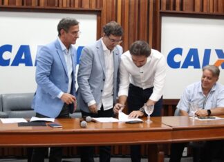 Prefeito de Itacoatiara, Mário Abrahim, assina contrato para construção de nova Policlínica