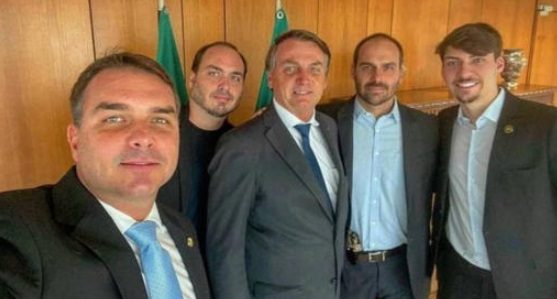 bolsonaro e filhos