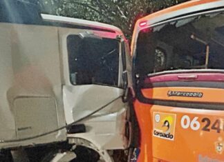 Colisão entre carreta e ônibus causa caos no trânsito da Zona Sul de Manaus