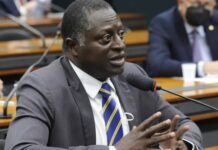 Vizinha de Bolsonaro chama Hélio Negão de “vagabundo”