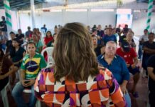 Em Parintins, Maria do Carmo dispara: ‘curral aqui só dos bois Caprichoso e Garantido’