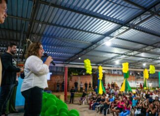 Oposição se levanta em Coari para receber a pré-candidata ao governo Professora Maria do Carmo