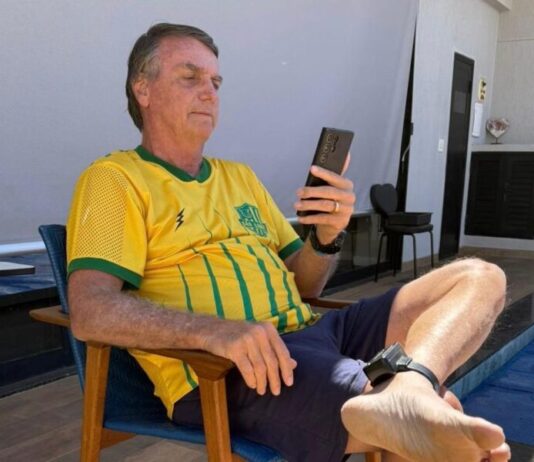 Datafolha: 54% acham que Bolsonaro quis fugir; 33% acreditam em surto