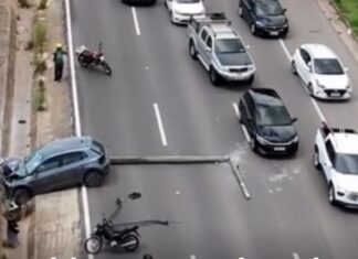 Acidente derruba poste e causa congestionamento na AM-070 no Amazonas