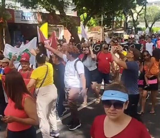 Petistas de Manaus tentam protestar contra projeto e viralizam após gritar “sem anestesia”