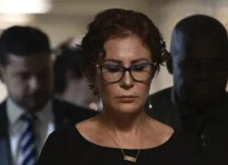 Presa em Roma, Carla Zambelli apanha na cadeia e advogado consegue transferência de cela