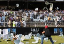 Caos na visita de Messi à Índia: público destrói estádio em confusão e leva à prisão do organizador