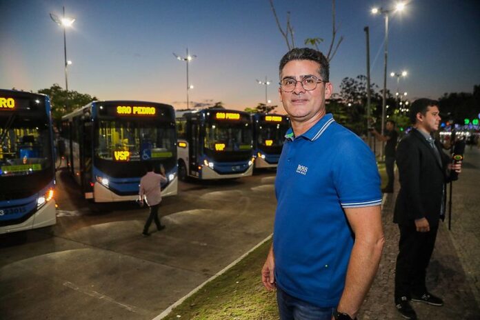 Prefeito-David-Almeida-destaca-reforco-na-frota-de-onibus-com-a-entrega-de-novos-veiculos