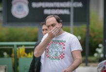 “Estamos todos exaustos”, diz Carlos após nova cirurgia de Bolsonaro