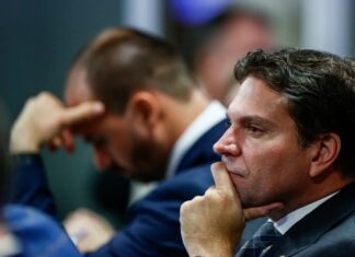 Motta cassa Eduardo Bolsonaro e Ramagem em decisão da Mesa Diretora