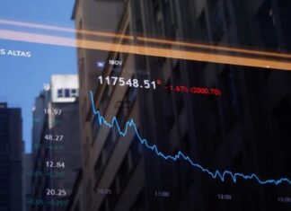 Ibovespa cai 4,3%, dólar e DIs saltam com notícia de Flávio Bolsonaro pré-candidato