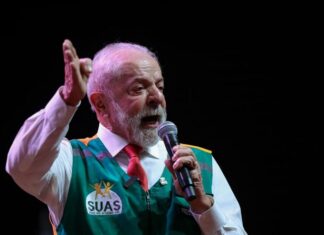 Presidente Lula debocha de tornozeleira de Bolsonaro ao falar de feminicídio