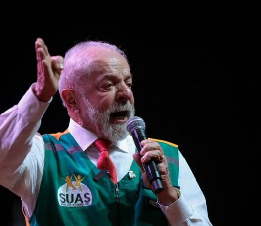 Presidente Lula debocha de tornozeleira de Bolsonaro ao falar de feminicídio