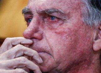 Documento da Justiça aponta semiaberto em 2033 e possibilidade de livramento condicional em 2037 para Bolsonaro