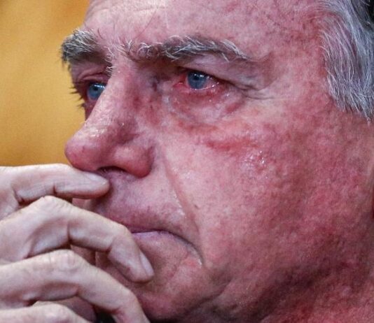 Bolsonaro: advogados pedem ao STF intervenção cirúrgica e prisão domiciliar por problemas de saúde