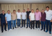 Mais de 30 prefeitos do interior vêm a Manaus e procuram Omar para planejar 2026