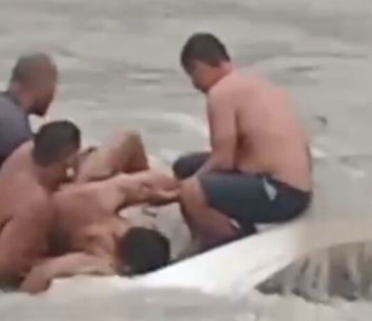 Acidente na Avenida Silves: carro cai em igarapé e jovem de 18 anos é resgatado