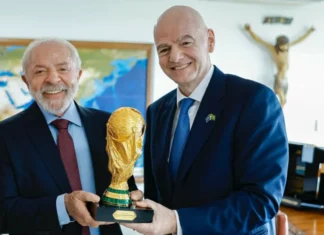 Lula se reúne com Gianni Infantino no Planalto para tratar de eventos da Fifa no Brasil