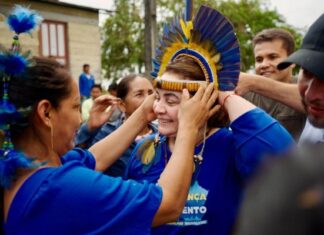 Escutar, trabalhar, resolver: Professora Maria do Carmo dá início ao projeto ‘Mudança em Movimento’ em viagem pelo Alto Solimões