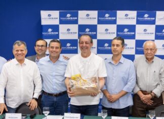 Omar Aziz destaca papel do cooperativismo no desenvolvimento do Amazonas em reunião na Casa do Cooperativismo