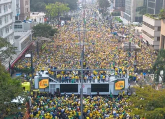 Prisão domiciliar de Bolsonaro é tema de protestos da direita em SP e Brasília
