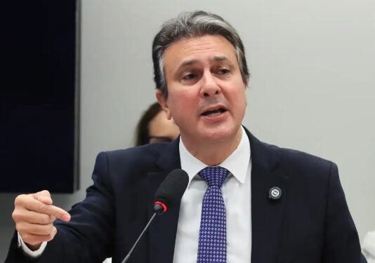 Camilo Santana confirma saída do Ministério da Educação