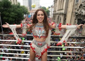 Anitta gera confusão em camarote de R$ 10 mil e encerra com xingamento: “Enfia no cu”