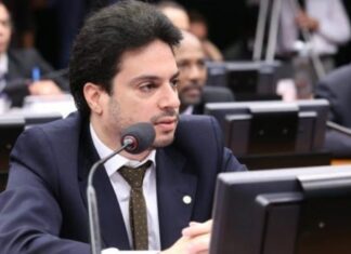 Deputado Vinicius Gurgel, do PL, é alvo de operação da PF no Amapá