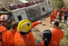 Ônibus com romeiros capota e deixa 15 mortos em Alagoas; veículo estava irregular