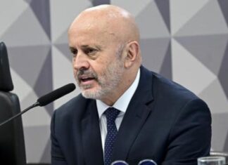 Careca do INSS prepara proposta de delação premiada