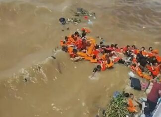 Mochila e documentos de desaparecido aparecem longe do local do naufrágio no Encontro das Águas