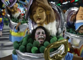 Deputado bolsonarista denuncia à PGR alegoria de Carnaval que teria ofendido religiosos