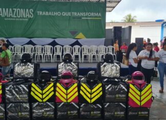 Detran-AM entrega kits de segurança a motofretistas no interior do Amazonas