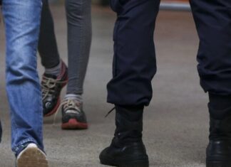 Justiça de SP suspende regras de escolas cívico-militares por violações