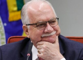 Fachin convoca ministros para discutir menções a Toffoli no caso Master
