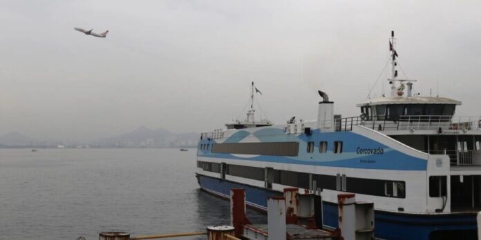 Carnaval do Rio: Operação especial integra barcas, trens e metrô para foliões